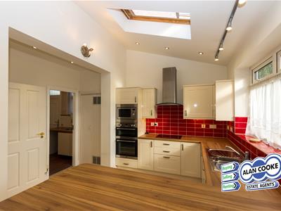 FITTED KITCHEN